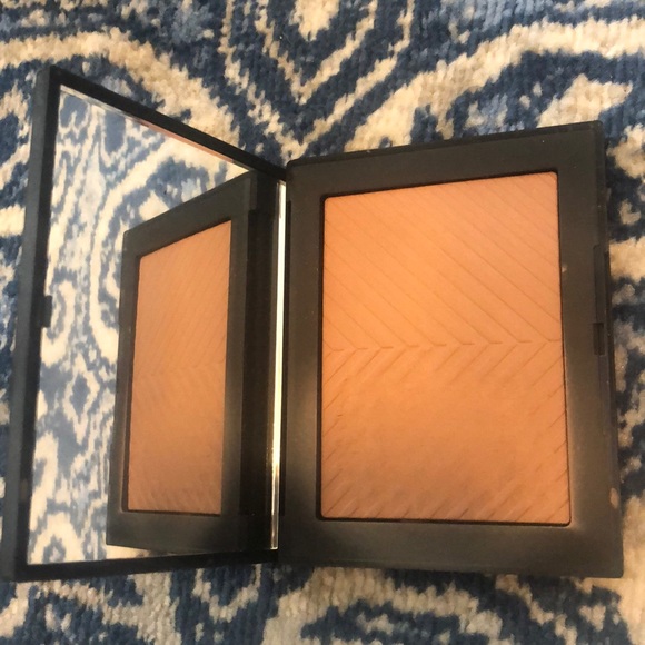 Bronzer - Picture 2 of 3